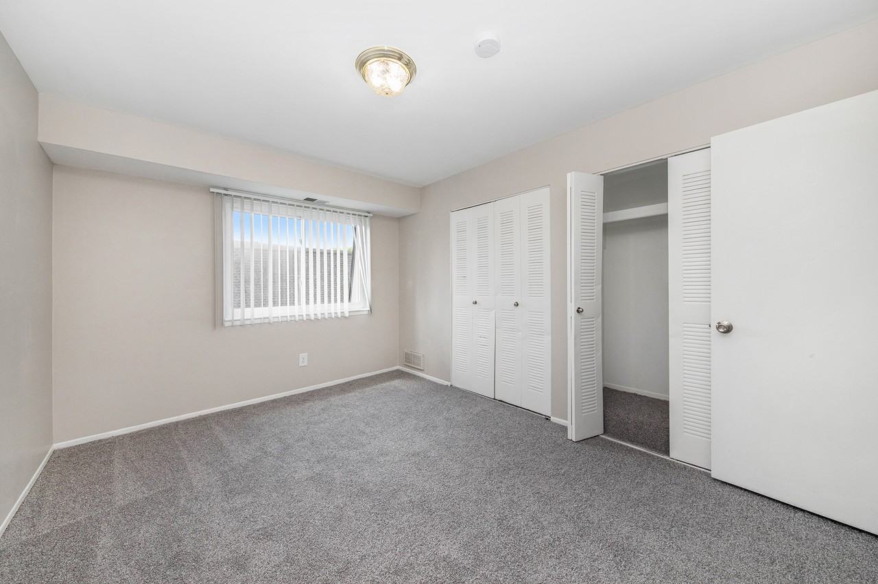 Midtown Square Apartments - Photo 4 of 32