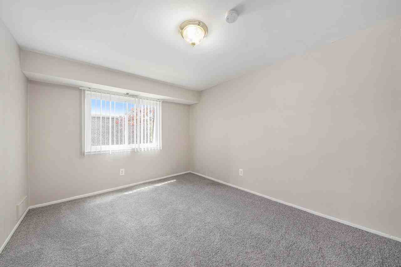 Midtown Square Apartments - Photo 6 of 32