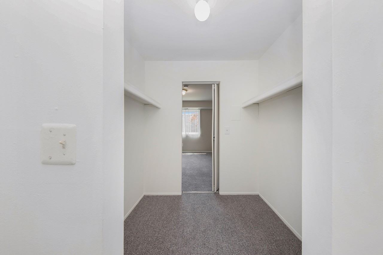 Midtown Square Apartments - Photo 7 of 32