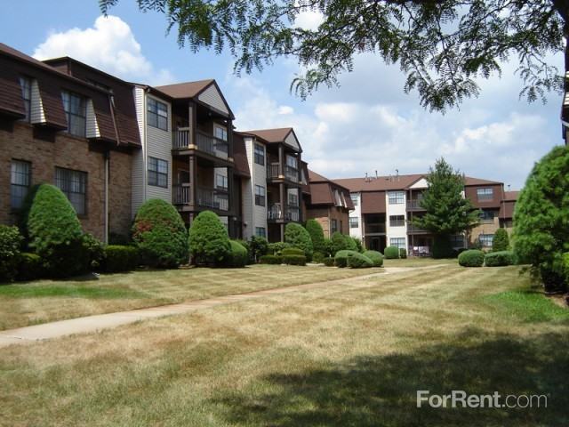 Woodbridge Center Plaza - Photo 3 of 13