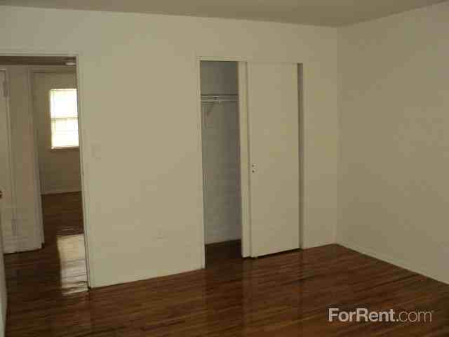 Easton North Apts - Photo 3 of 9