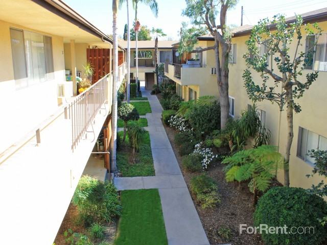 Whittwood Manor - Photo 2 of 20