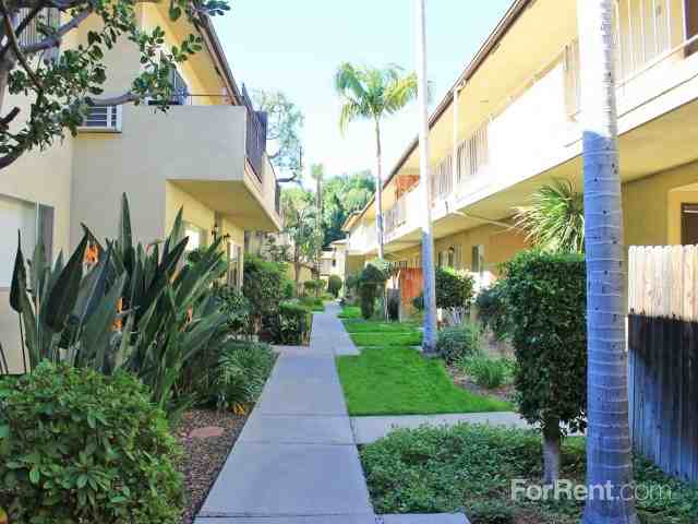 Whittwood Manor - Photo 3 of 20