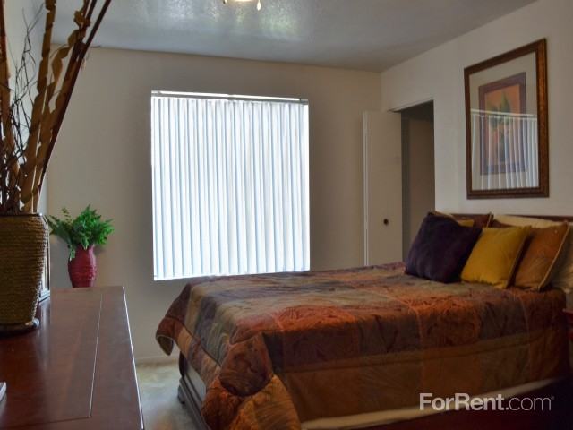 Off Broadway Apartments - Photo 3 of 33