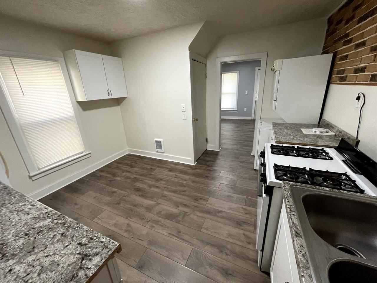 143 W Chestnut St #143 - Photo 3 of 12