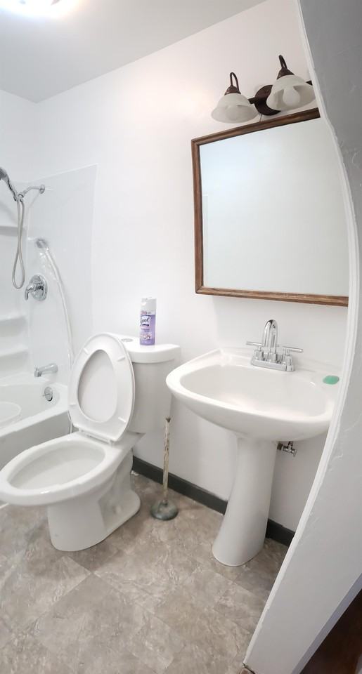 213 Locust St #2 - Photo 4 of 6