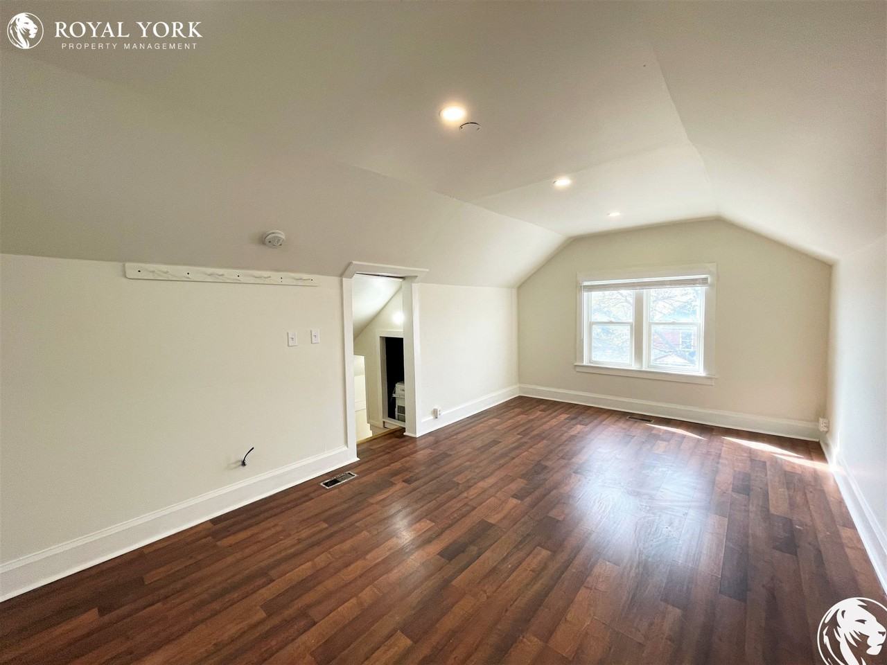 22 Athol St E #2, Oshawa, ON L1H 1J6 Bedroom Apartment for