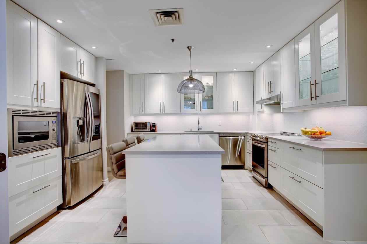 2333 Rue Sherbrooke O #210 - Photo 2 of 21