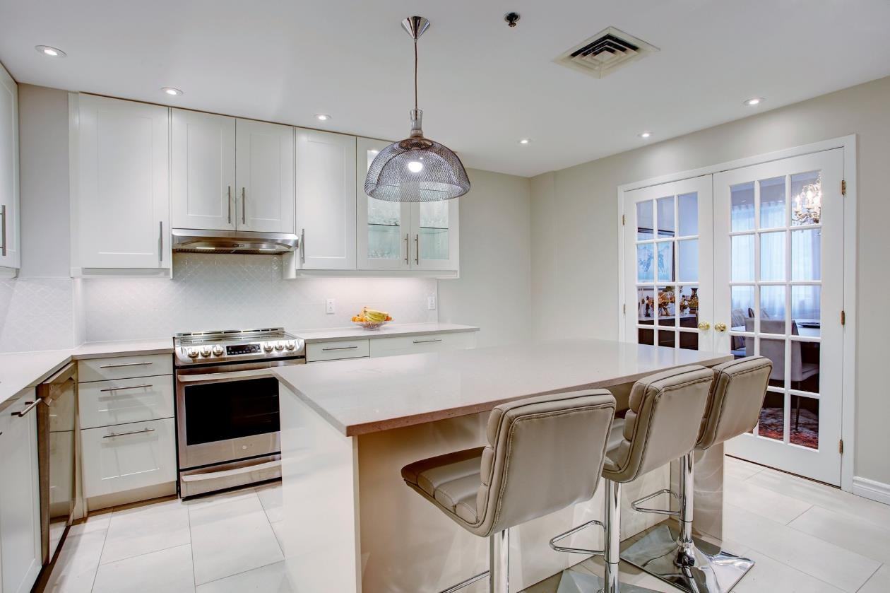 2333 Rue Sherbrooke O #210 - Photo 3 of 21