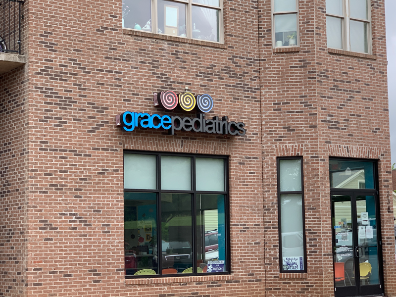 334 Manor Row - Photo 2 of 6