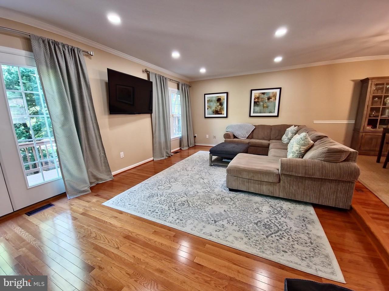 8002 Tanworth Ct - Photo 3 of 34