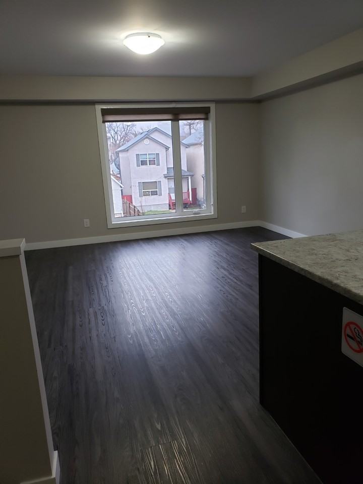 540 Agnes Apartments in Daniel Mcintyre, Winnipeg, MB R3G 1N6 Zumper