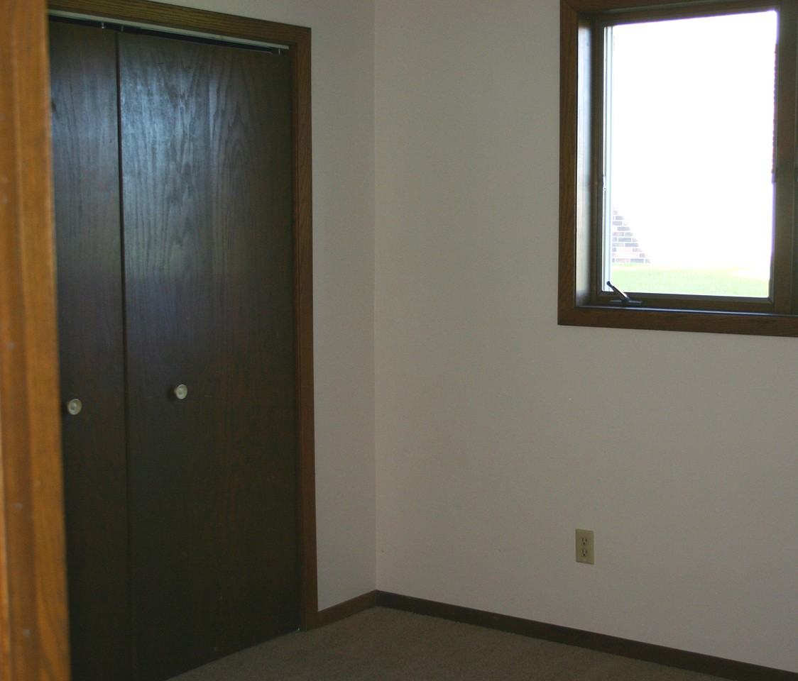 1716 Pleasant View Drive - Photo 3 of 7