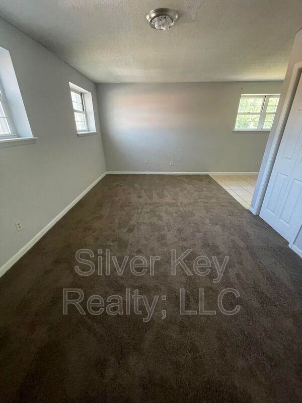 202 N Hill St #C - Photo 4 of 9