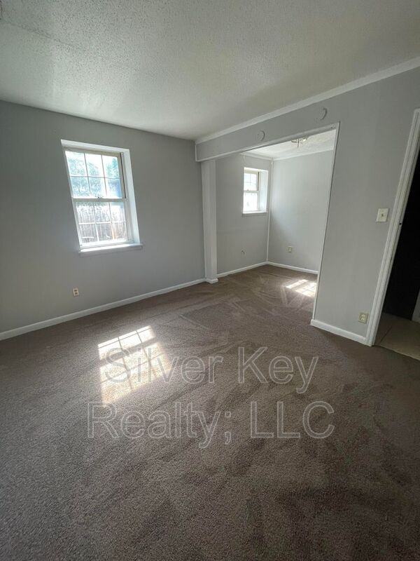 202 N Hill St #C - Photo 5 of 9