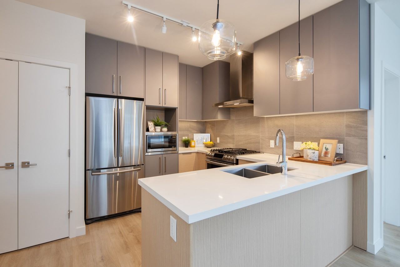 603 Regan Avenue #4th floor - Photo 5 of 20