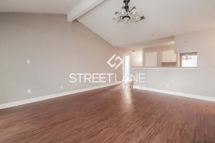 6214 Creekside Ln - Photo 3 of 15