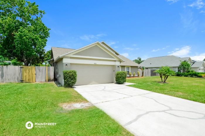 8021 Beechdale Dr - Photo 3 of 16