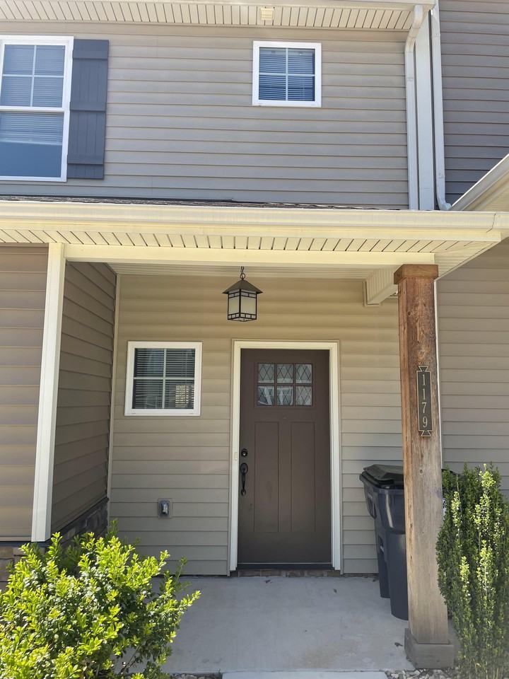 1179 Commonwealth Cir #1 - Photo 2 of 21