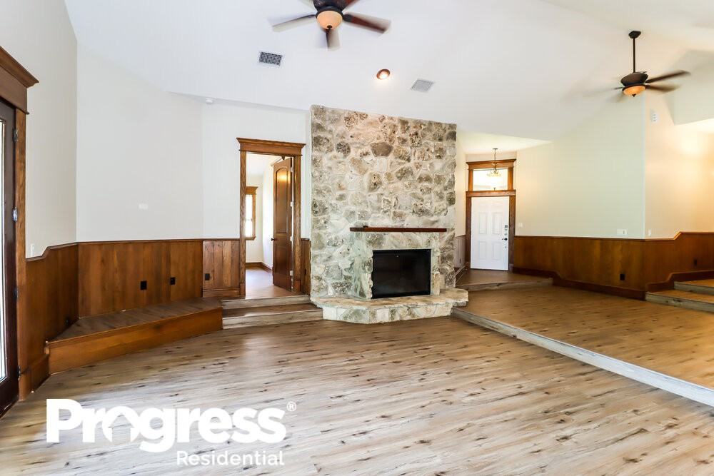 30317 Ledgemont - Photo 3 of 21