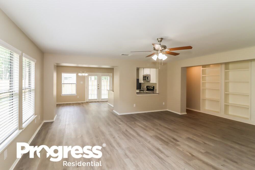 1325 Lakeside Loop - Photo 3 of 21