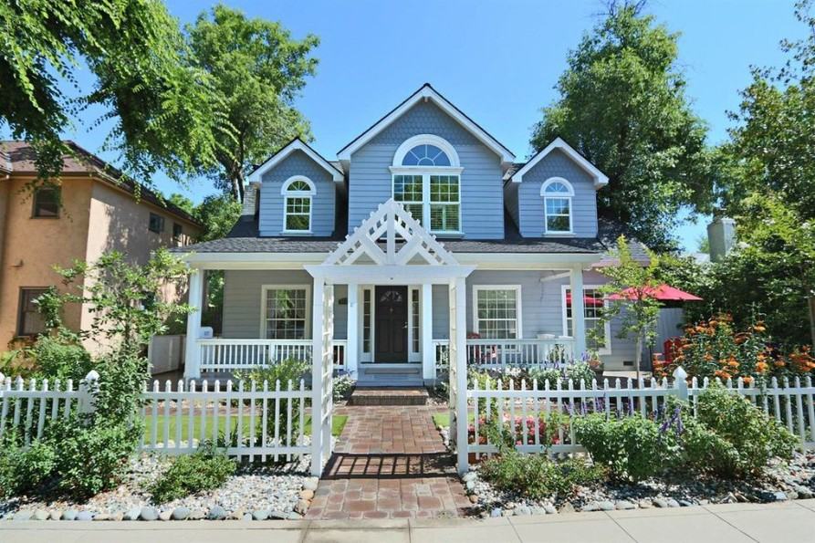 4221 T Street - Photo 2 of 9