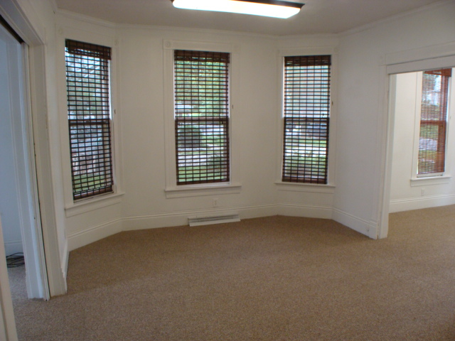 506 W Main St - Photo 2 of 5