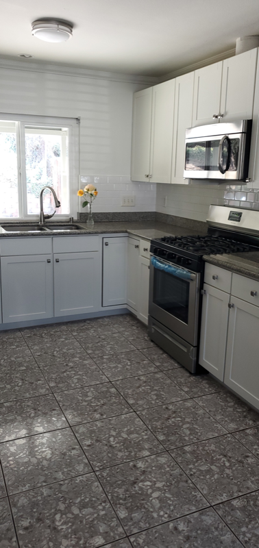 1028 Worthington St - Photo 2 of 18