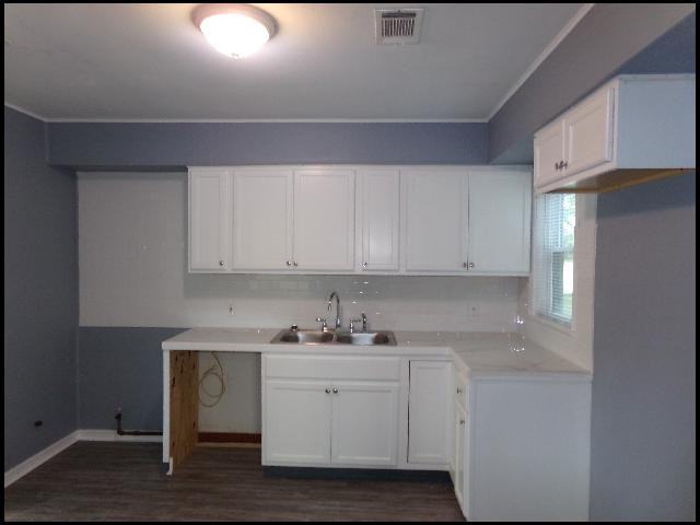 709 Hill St - Photo 7 of 10