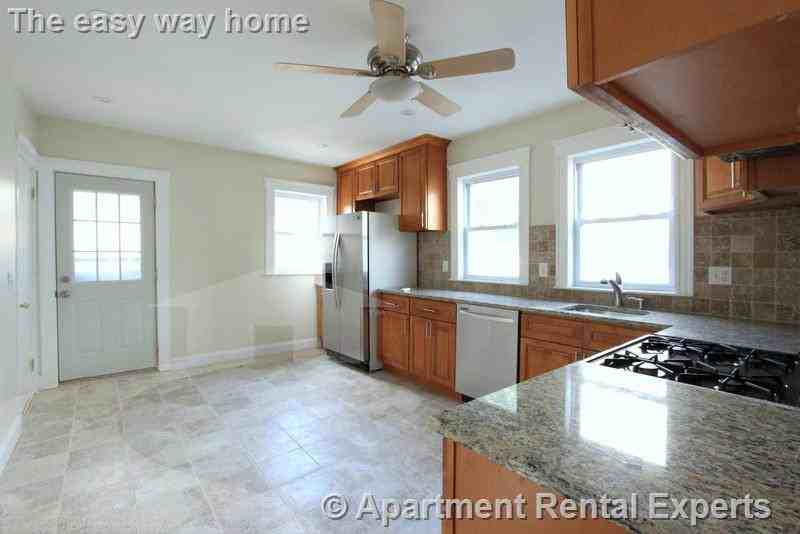 121 Yale St - Photo 2 of 17