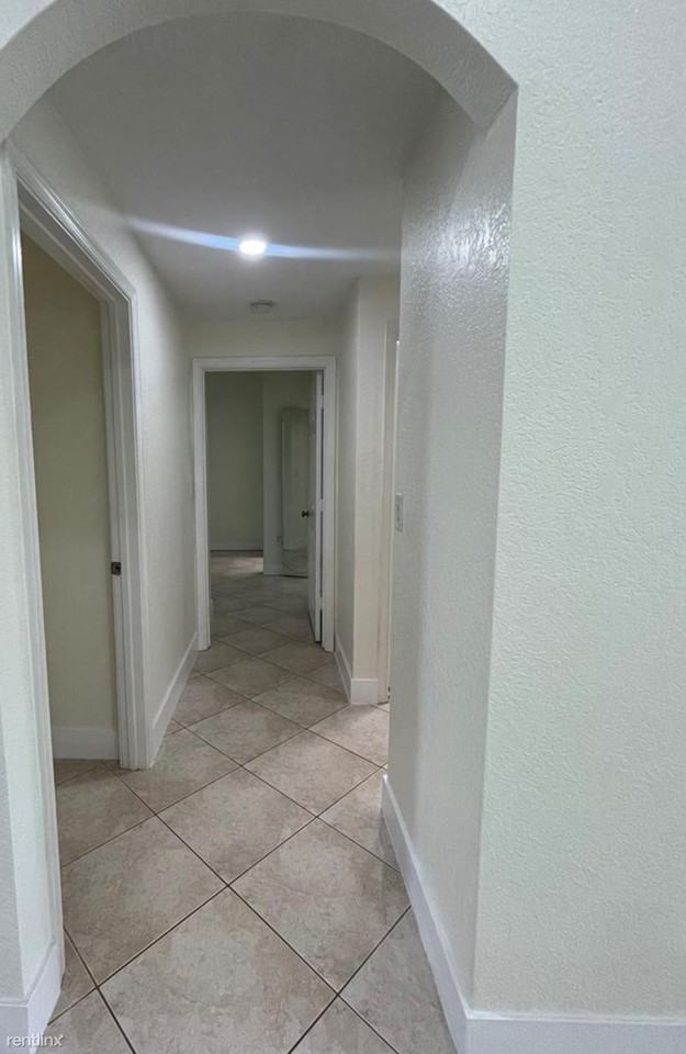 18743 Sw 27th St - Photo 3 of 7