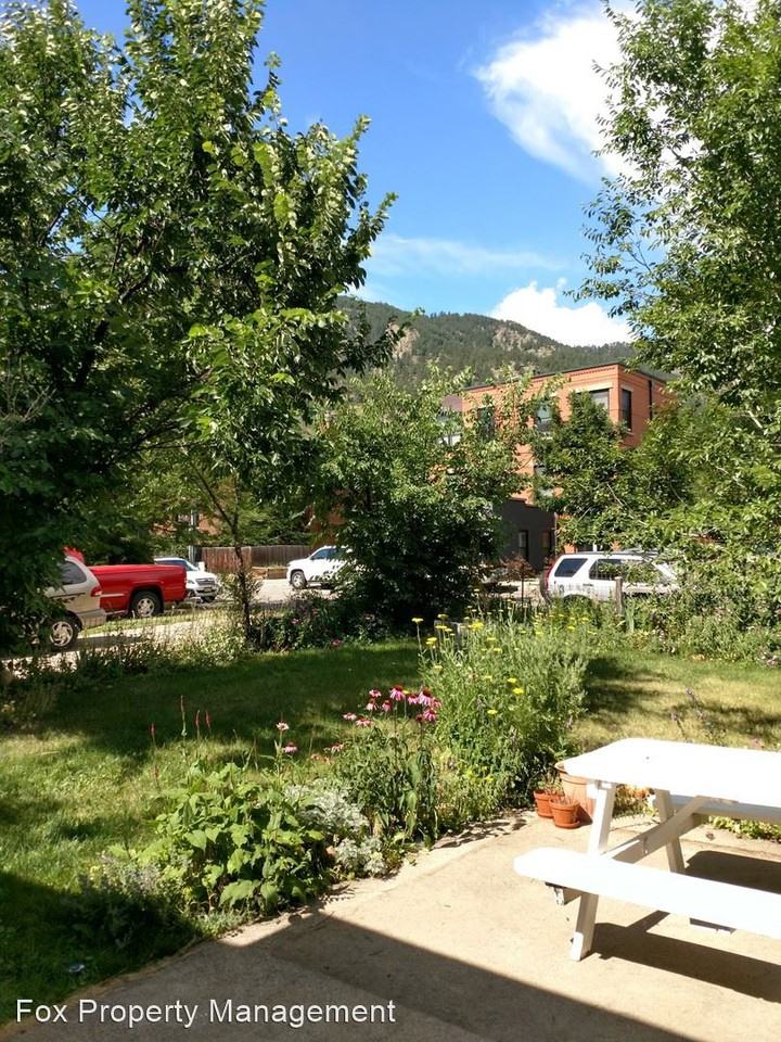 408 Arapahoe Ave - Photo 2 of 8