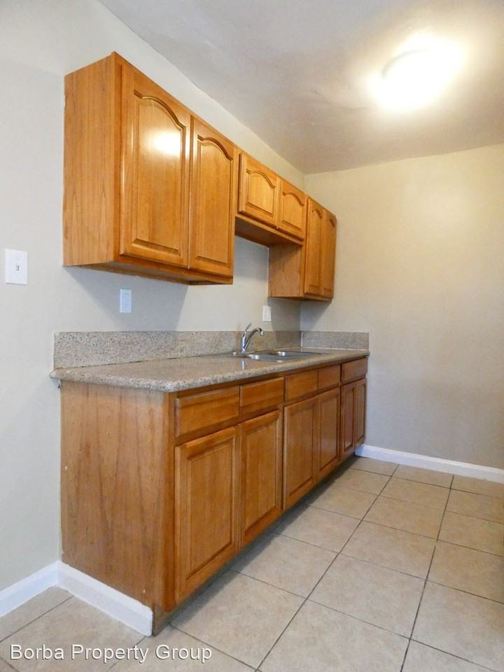 634 W 5th Street - Photo 3 of 19