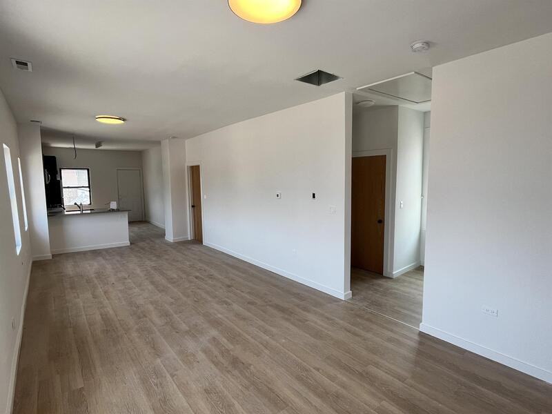 1005 W 32nd St - Photo 3 of 25