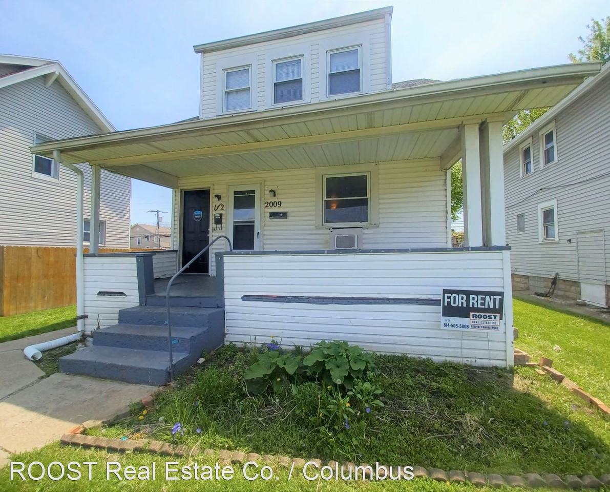 20092009 1/2 Sullivant Avenue Apartments in South Hilltop, Columbus