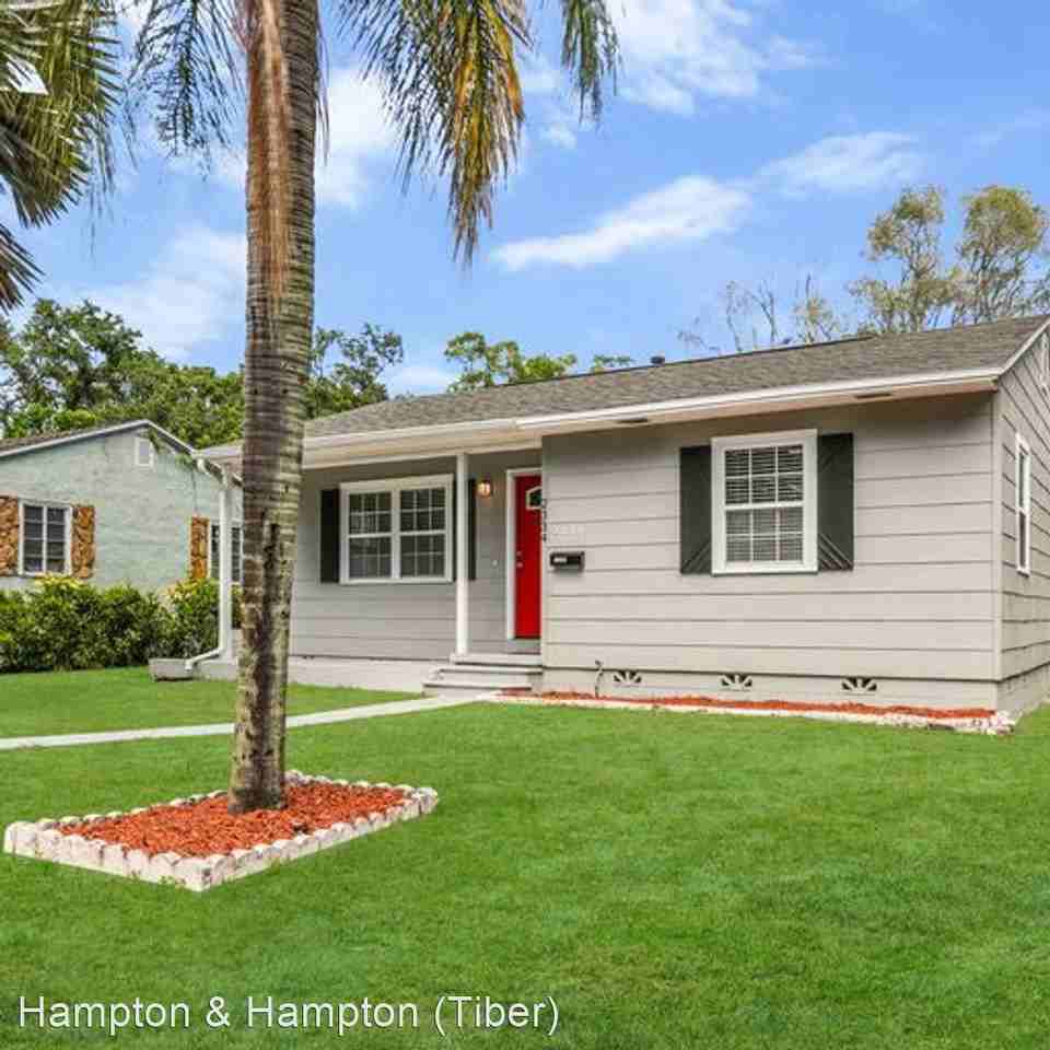 2334 Auburn St S - Photo 2 of 24