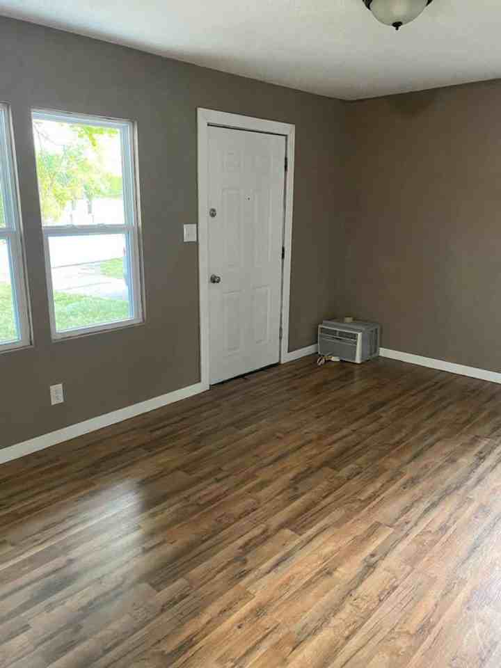 12705 Ne 36th St - Photo 3 of 11