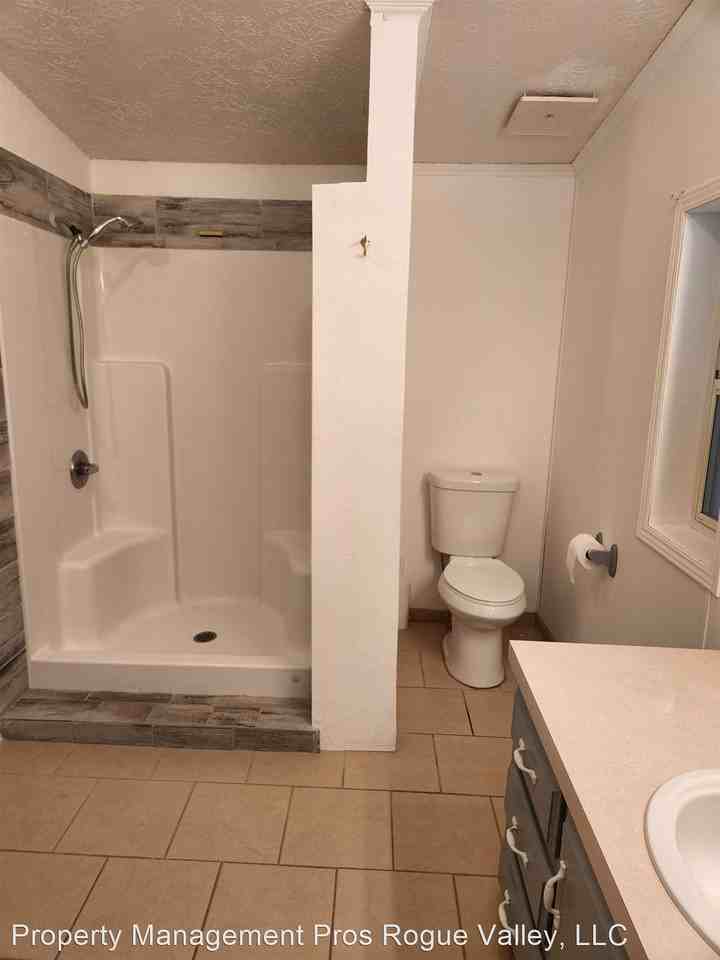 Rogue River House - Photo 2 of 26