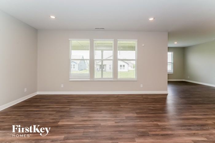 3588 Chalmers Dr - Photo 2 of 15