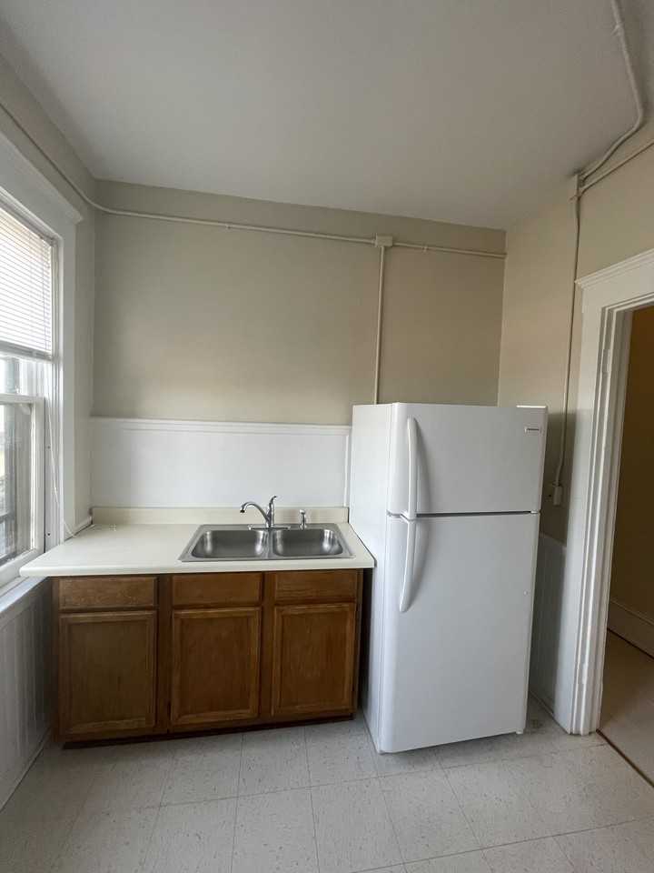 4088 Erie St - Photo 3 of 8