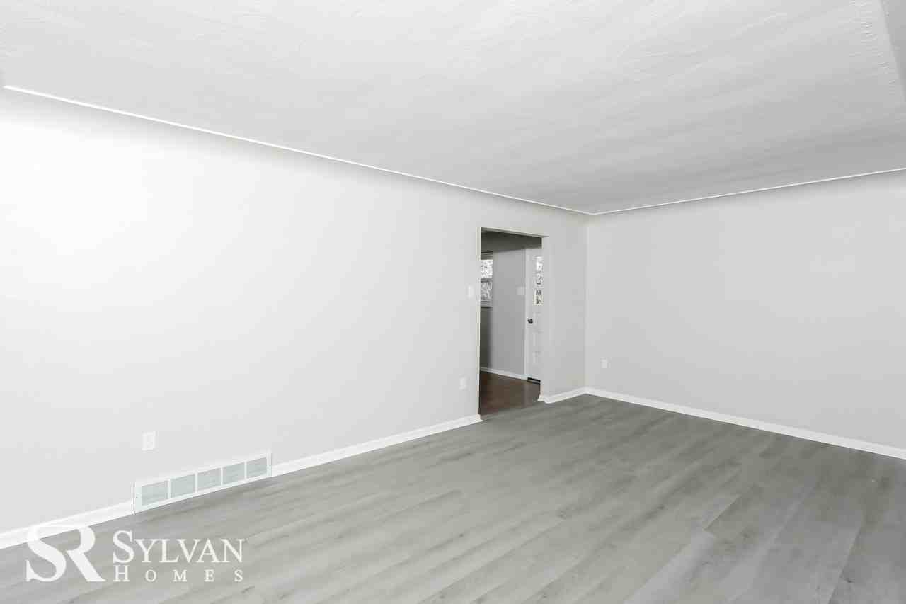 10030 Piedmont St - Photo 2 of 11