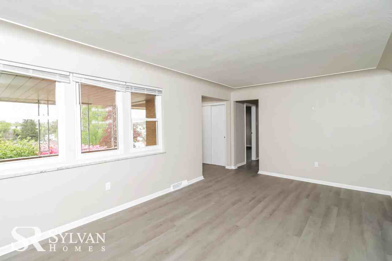 10030 Piedmont St - Photo 3 of 11