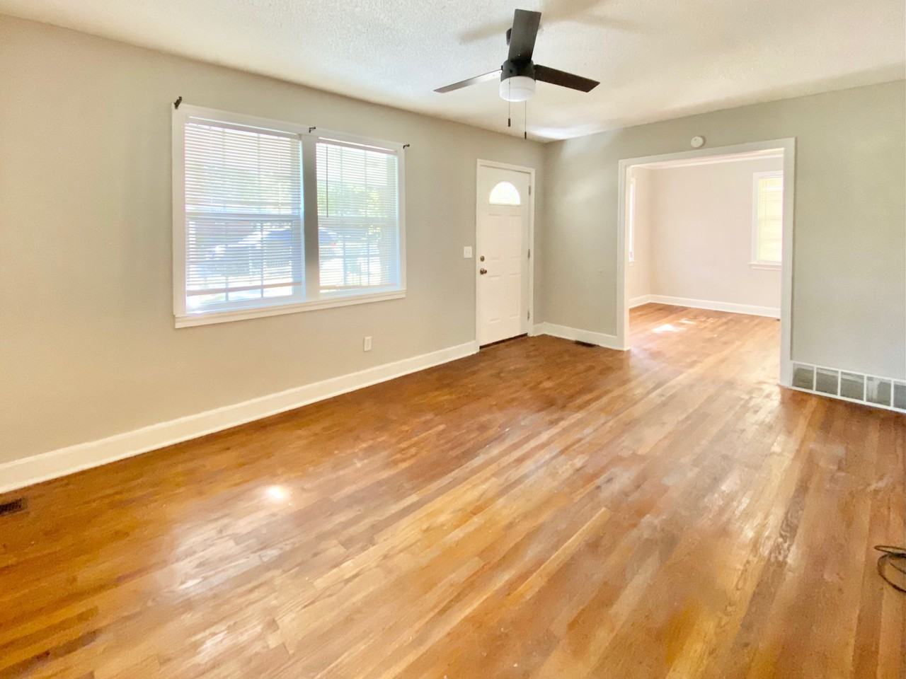 3025 Hammond Ave - Photo 2 of 16