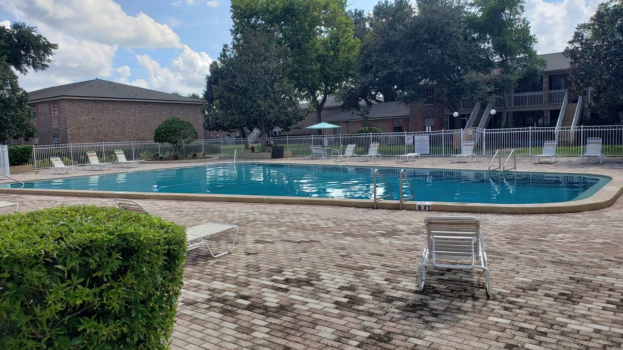472 Banyon Tree Cir #204 - Photo 2 of 19
