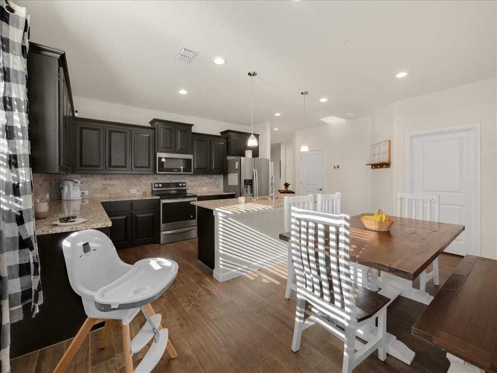 1124 Nelson Pl #1 - Photo 4 of 18
