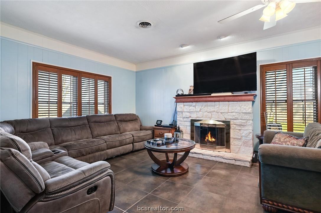 1805 W Highway 21 - Photo 3 of 23