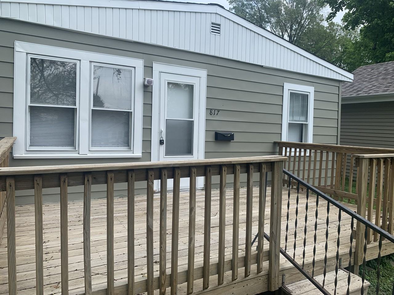 817 East Marietta Avenue - Photo 2 of 15