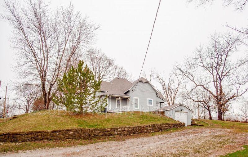 3701 Ne 35th St - Photo 3 of 21