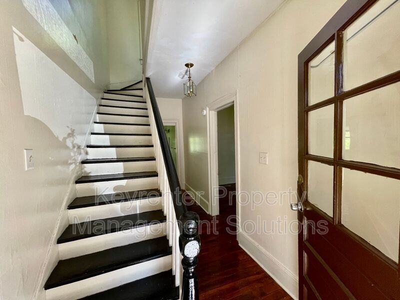 410 Gooch St - Photo 4 of 18