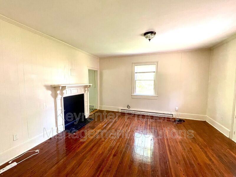 410 Gooch St - Photo 5 of 18